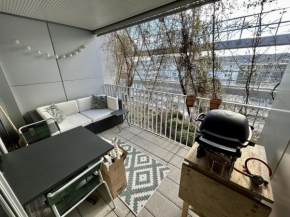Modern Apartment I Train station 200metres